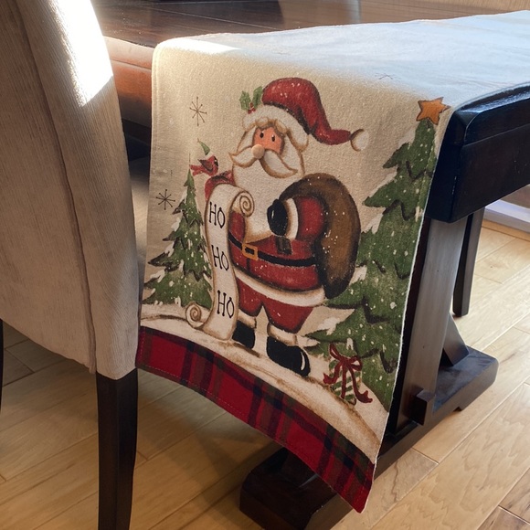 NWOT Santa table runner - Picture 5 of 11